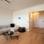 Stunning Views Over With Garage 公寓