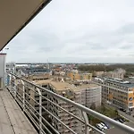 Stunning Views Over With Garage 公寓 奥斯滕德