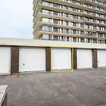 Stunning Views Over With Garage Appartement
