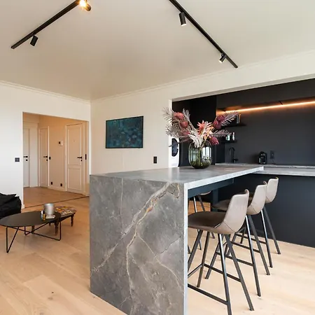 Stunning Views Over With Garage Apartment Ostend