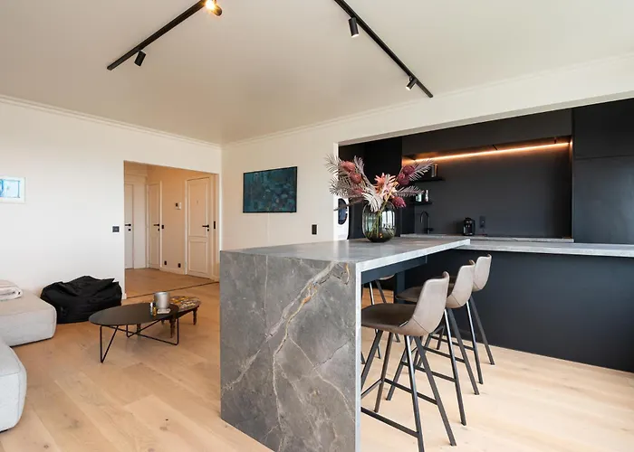 Stunning Views Over With Garage Apartment Ostend