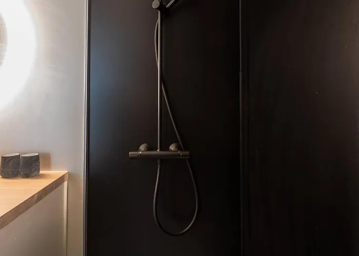 Stunning Views Over With Garage Apartment *