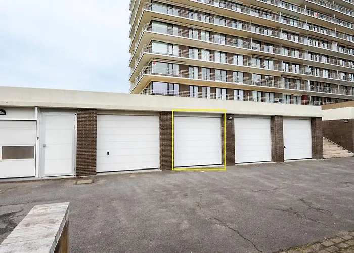 Stunning Views Over With Garage Appartement