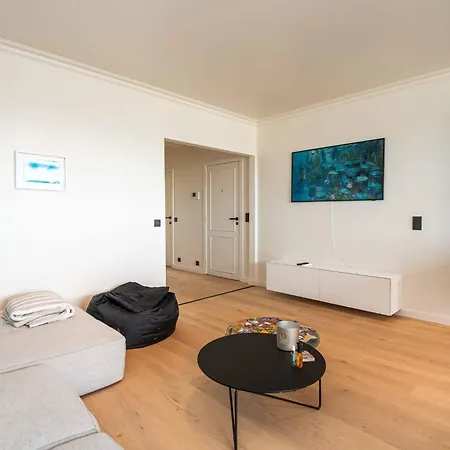 Stunning Views Over With Garage Appartement Oostende