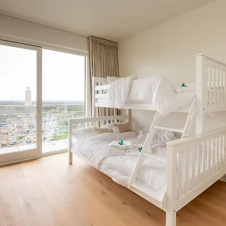 Stunning Views Over With Garage Appartement